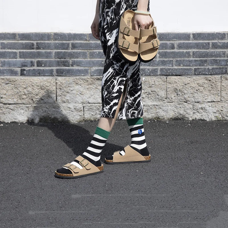 SANDALIAS CON HEBILLAS DE CORCHO